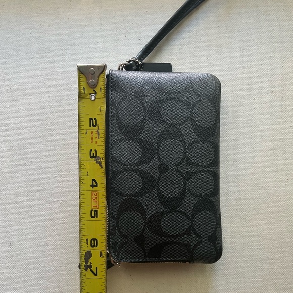 BNWT Coach double zip wristlet - Picture 6 of 7